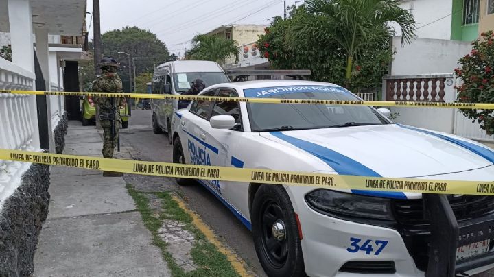 Vecinos de colonia Casas Tamsa hallan cadáver en la banqueta; investigan homicidio
