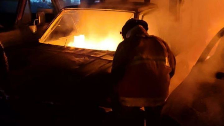 Camioneta huachicolera arde en Pachuca; encuentran toma clandestina