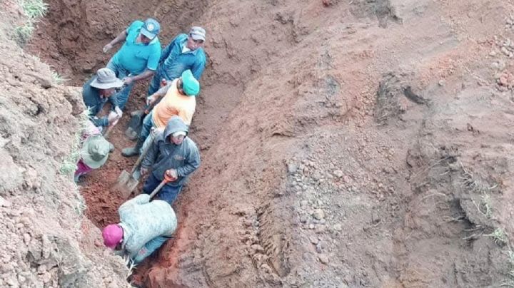Alud de tierra sepulta a trabajador en Tlanchinol, suman 9 horas de búsqueda