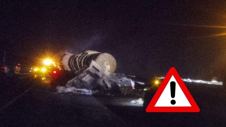 Autopista Isla - Acayucan amanece con tráfico de 10 km por choque e incendio de tráiler