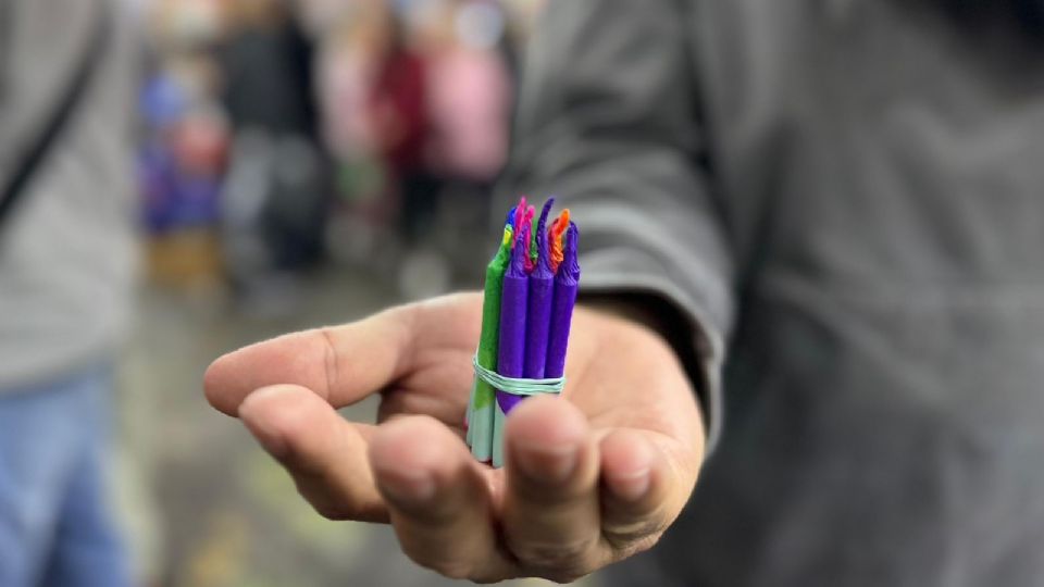 Pese a prohibición y operativo, cohetes y fuegos artificiales se venden en tianguis y mercados de la CDMX