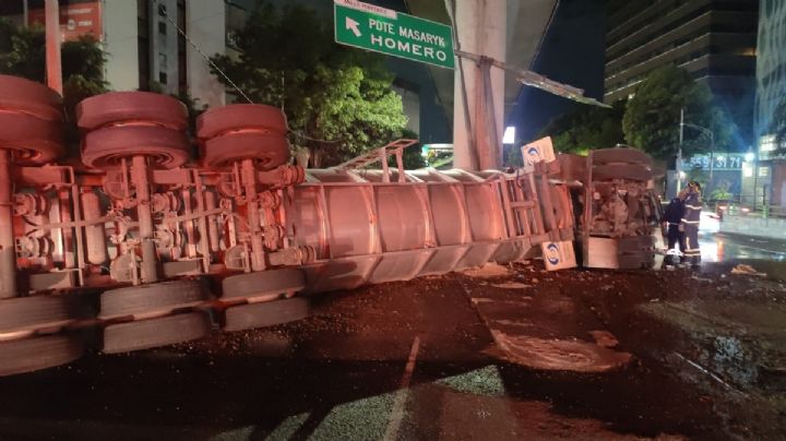 Accidente Periférico Sur ¿qué sabemos de la pipa volcada?