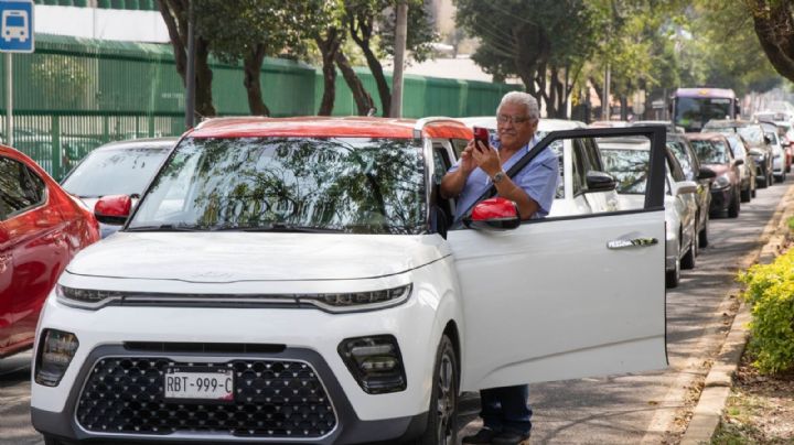 ¿Hablas por celular mientras manejas? Habrá multas más altas