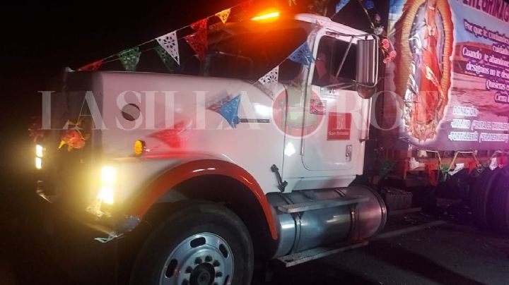 2 muertos en choque de camineta y camión de peregrinos originarios de Córdoba