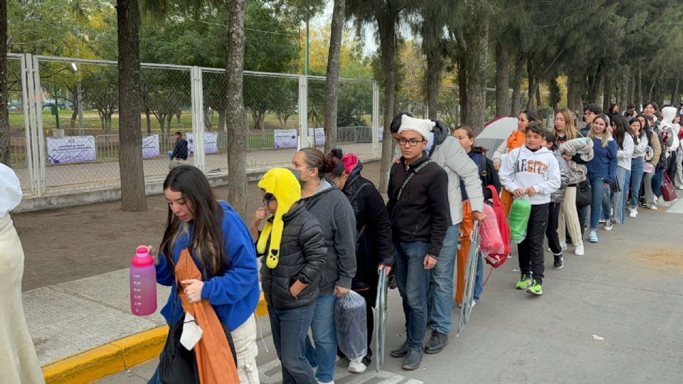 Se formaron, acamparon y se relevaron por alcanzar una pulsera para ver a Maluma