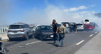 Quema de pasto provoca carambola y caos vial en la autopista Toluca-Naucalpan