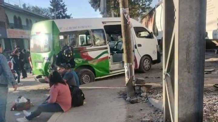Combi de pasajeros quiso ganarle el paso al tren en Cuautitlán Izcalli; hay 11 lesionados