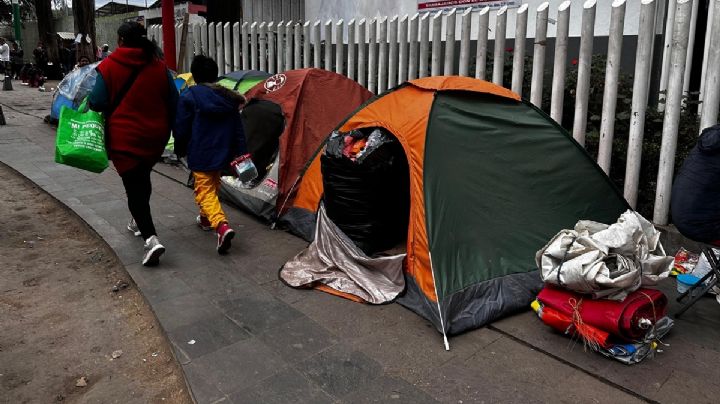 Retiran casas de campaña de inmediaciones del Hospital para el Niño en Toluca