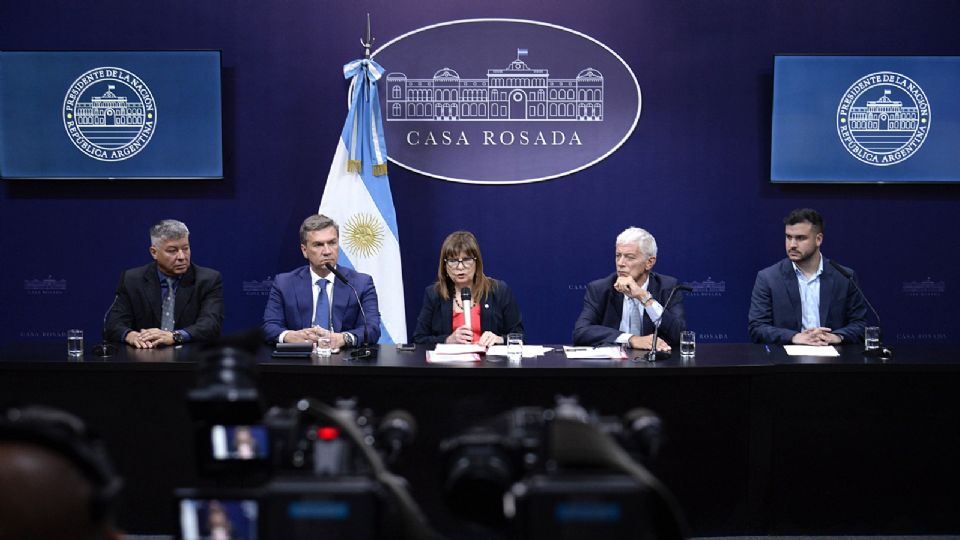 La ministra de Seguridad Nacional de Argentina señaló que el Gobierno nacional ha recibido más de 80,000 denuncias de beneficiarias de planes sociales que fueron extorsionadas para participar en marchas en la Ciudad Autónoma de Buenos Aires