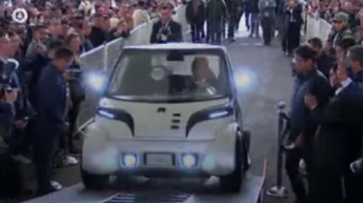 Diego Sinhue llega a su último informe de gobierno en coche eléctrico 100% hecho en Guanajuato