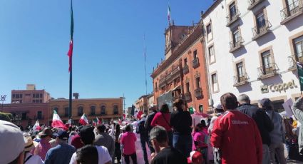 "No tengamos miedo de alzar la voz": marchan más de 15,000 en León para defender la democracia
