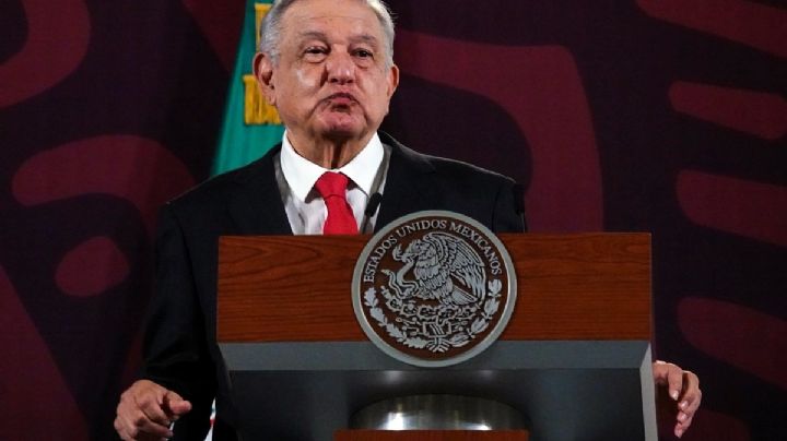 AMLO exhibe celular de periodista del NYT por reportaje de injerencia del narco en elecciones 2018