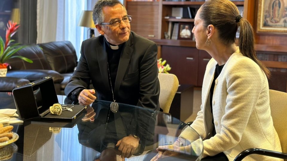 Claudia Sheinbaum y Efraín Hernández Díaz, rector de la Basílica de Guadalupe..