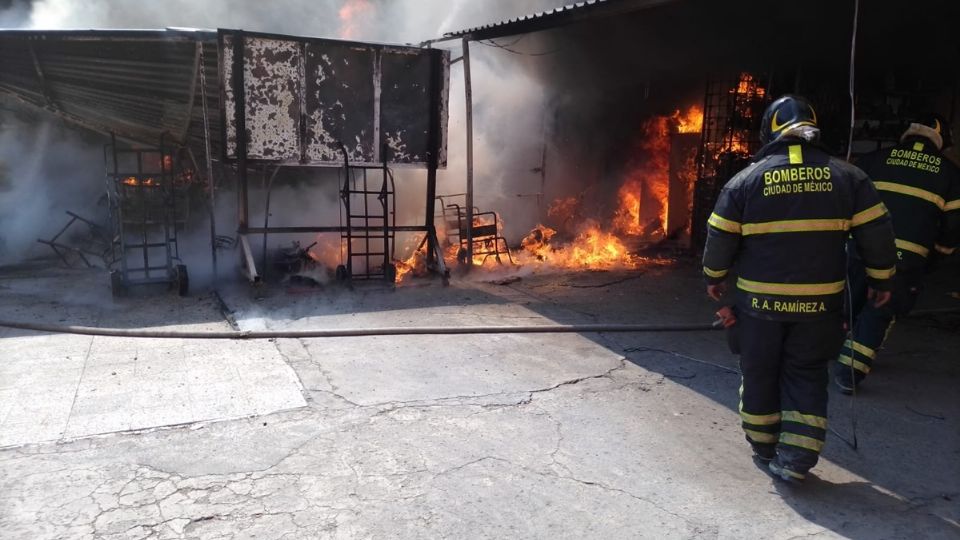 Al menos tres personas resultaron lesionadas por este incendio