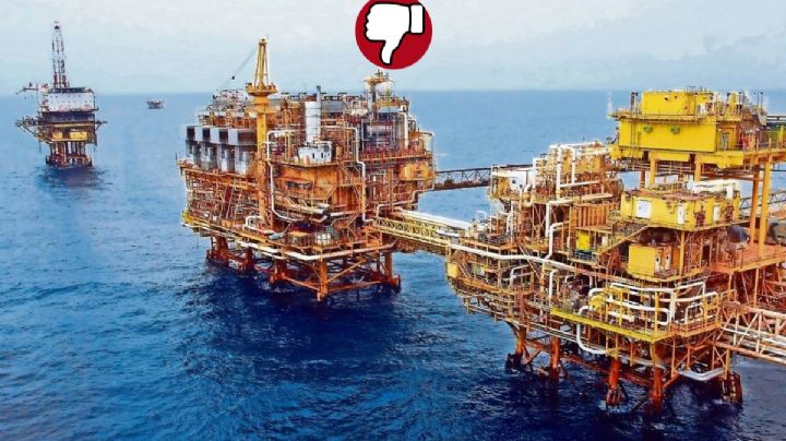 2 razones por las que va en picada la producción de crudo de Pemex