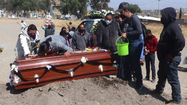 Inegi: defunciones bajan 8.4%, pero números sigue por encima del nivel prepandemia