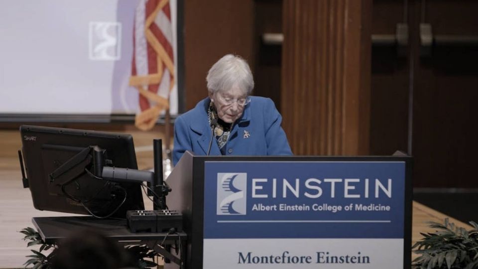 Ella es Ruth Gottesman, la profesora que donó mil millones a la Escuela de Medicina Albert Einstein