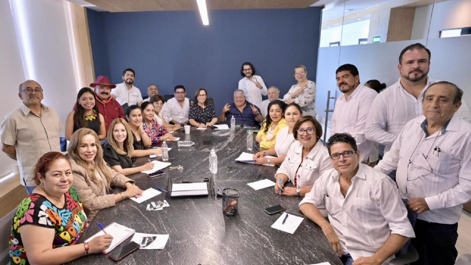 La candidata a la gubernatura de Morena tuvo un encuentro previo al arranque de campañas.