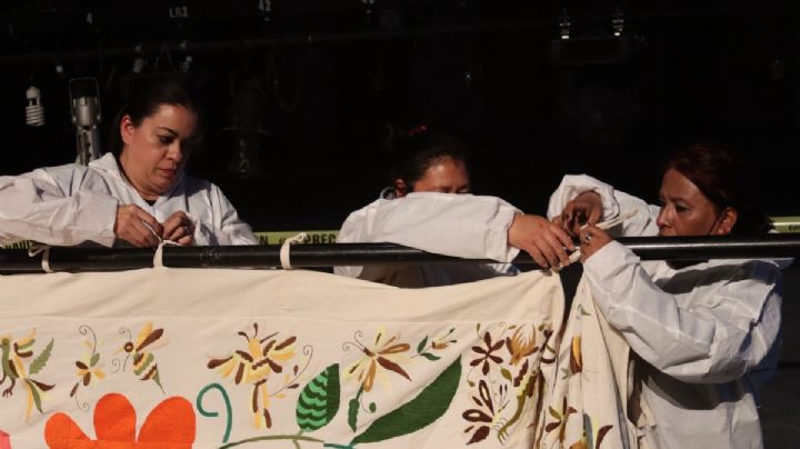 Así le dan mantenimiento al mural de tenangos más grande del mundo