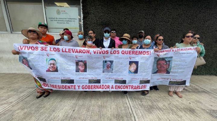Familiares de campesinos desaparecidos de Actopan protestan en Fiscalía de Veracruz