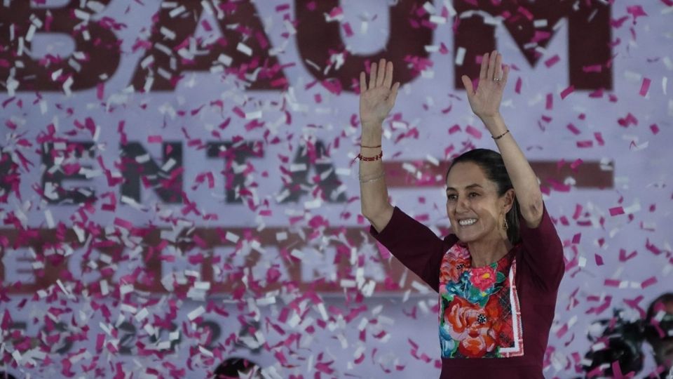 Sheinbaum en el Zócalo capitalino, en el arranque de su campaña por la Presidencia