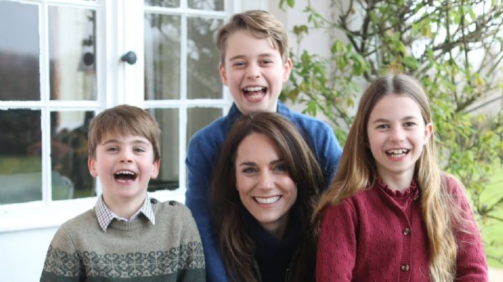 Kate Middleton: borran foto junto a sus hijos por sospechas de que fue editada