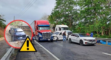 Chocan dos tráileres y 5 vehículos en carretera del sur de Veracruz
