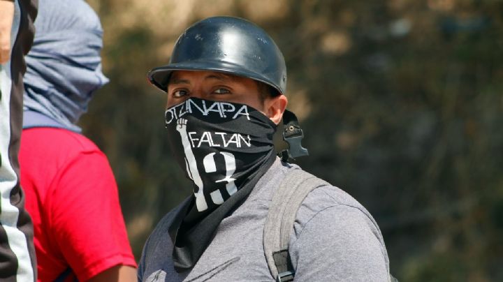 Policía que mató a normalista "se fugó": AMLO; “nadie lo presentó”: Fiscalía de Guerrero