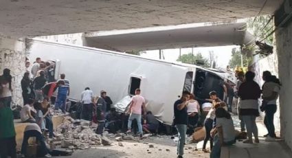 Vuelca autobús en la México-Pirámides; hay 3 muertos y 30 heridos