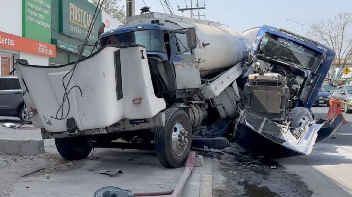 Chocan pipas sobre la carretera México-Texcoco