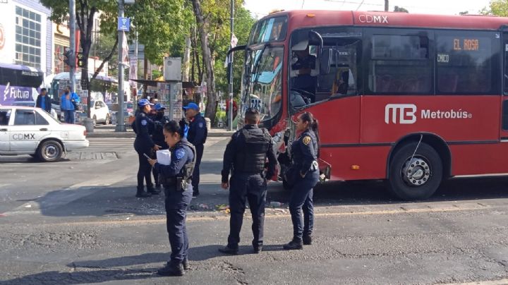 Metrobús Línea 6: unidad es impactada por un tráiler; no hay heridos