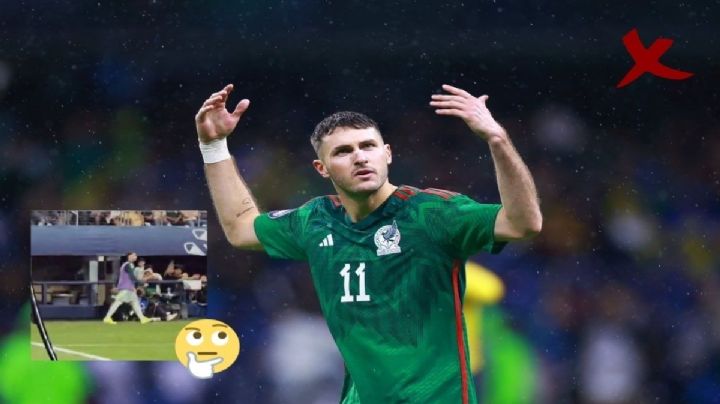 Así fue el berrinche de Santi Giménez cuando Jimmy Lozano lo mandó a la banca