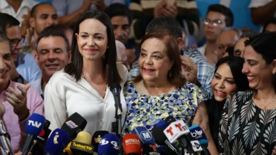 Machado cede candidatura a Corina Yoris para elecciones de julio
