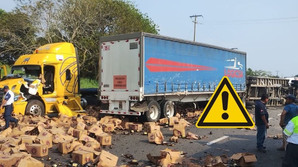 4 tráileres chocaron cerca de una caseta de cobro en el sur de Veracruz