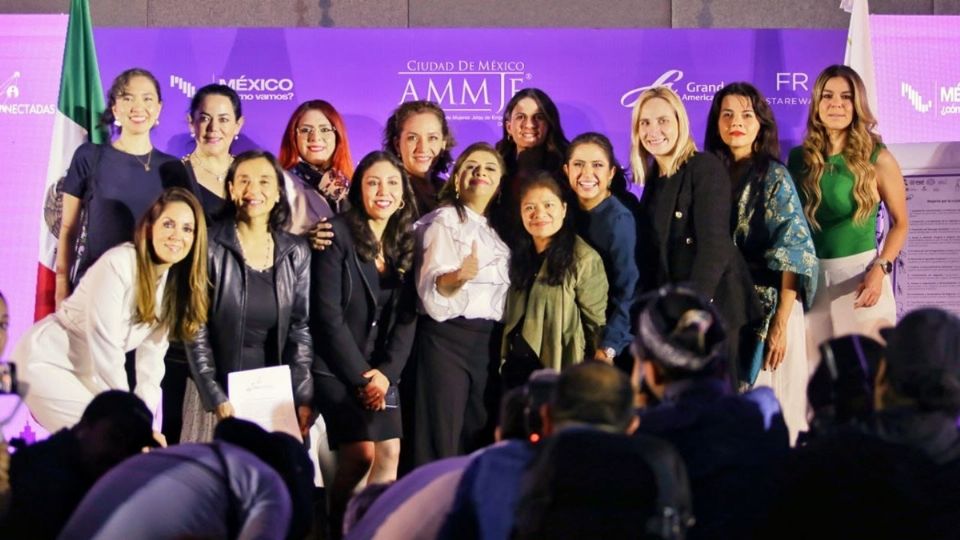 Clara Brugada en el Foro Mujeres por la Ciudad: Construyendo la Agenda 2024-2030, organizado por la Asociación Mexicana de Mujeres Jefas de Empresa