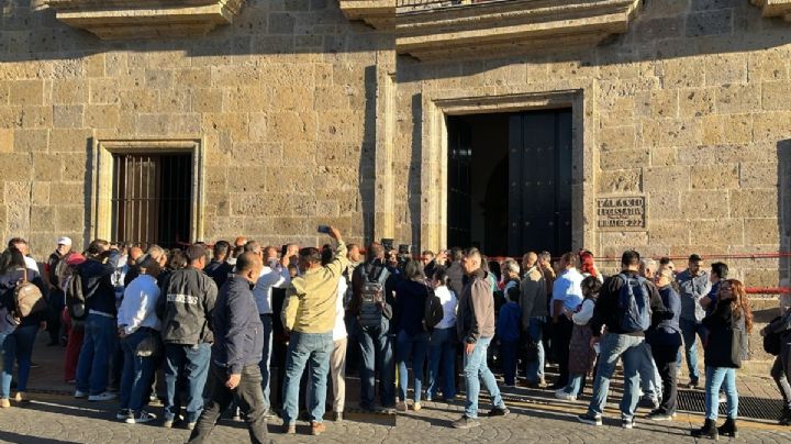 Empleados sindicalizados toman el Congreso de Jalisco, piden regular ley de escalafón