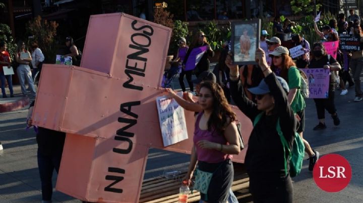 8M: Hacen viacrucis para protestar mujeres de Chiapas