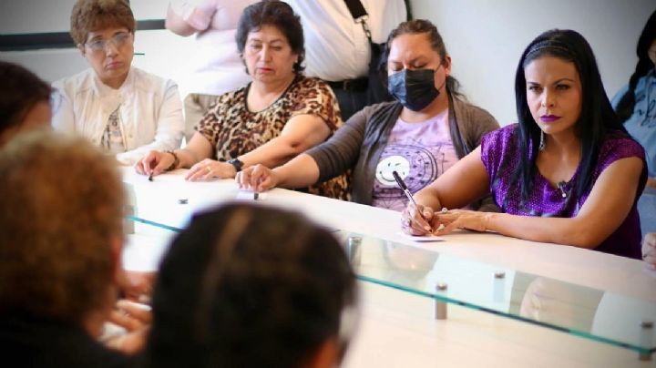 La mujeres son el epicentro de la nueva política: Adriana Flores