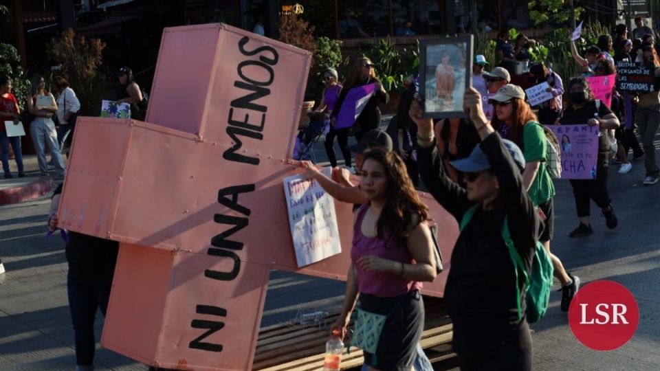 8M: Hacen viacrucis para protestar mujeres de Chiapas