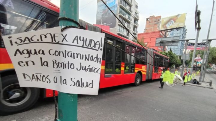 Agua contaminada en Benito Juárez: Sacmex niega los resultados de las pruebas y recomienda 8 videos para "informarse"