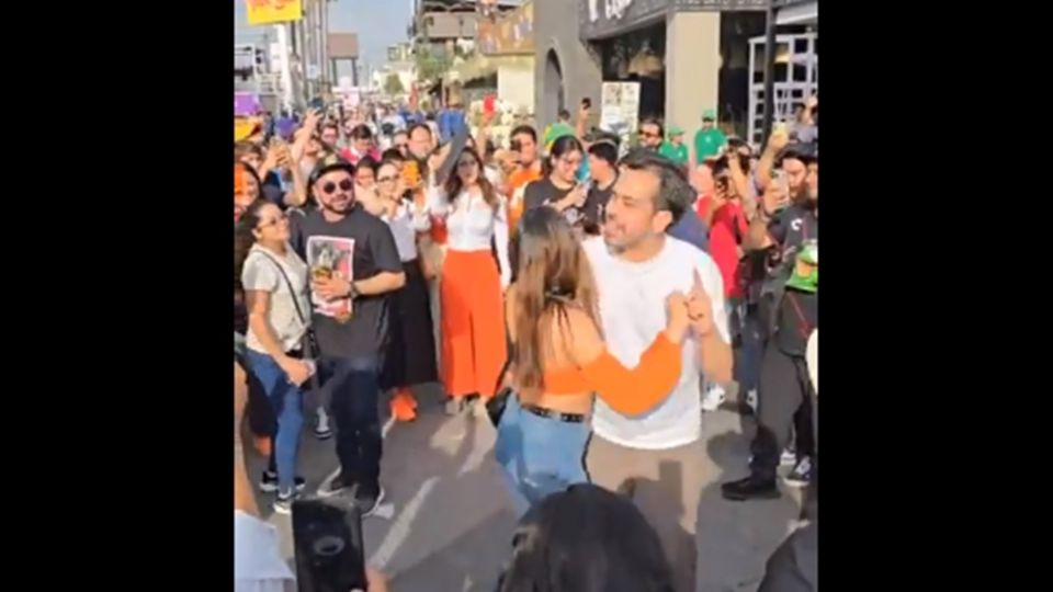 Máynez bailando en la Feria de San Marcos