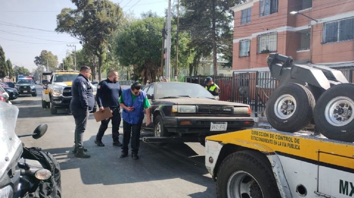 Limpian Coyoacán de autos abandonados; suman 33 dispositivos de chatarrización
