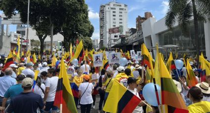 ¿Por qué decenas de miles de colombianos marcharon contra Petro?