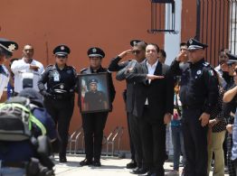 Realizan homenaje y último adiós a Daniel, policía que murió cumpliendo su deber