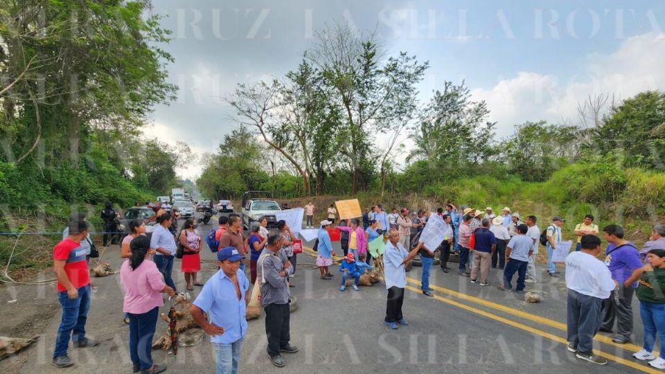 Por esta razón, pobladores bloquearon la carretera Papantla - Gutiérrez Zamora este 25 de abril