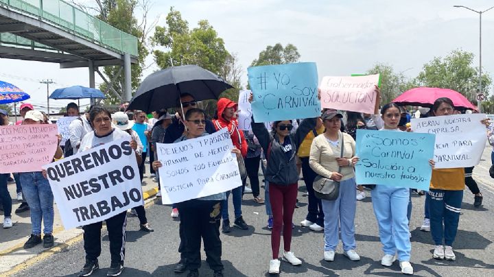 Trabajadores bloquean bulevar Felipe Ángeles en Pachuca ante cierre de Carnival