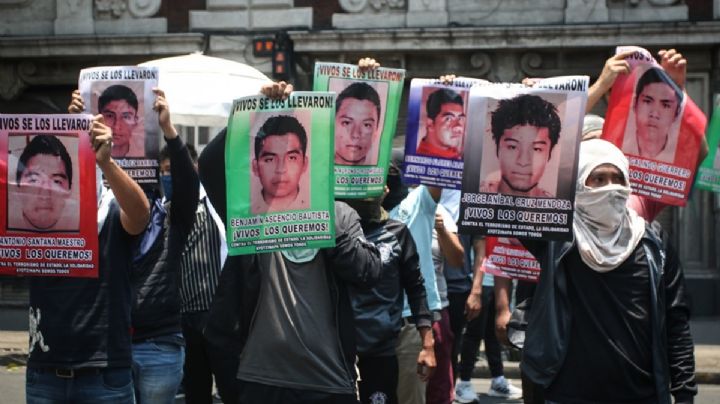 Jueza federal libera a 8 militares implicados en la desaparición de los 43 normalistas