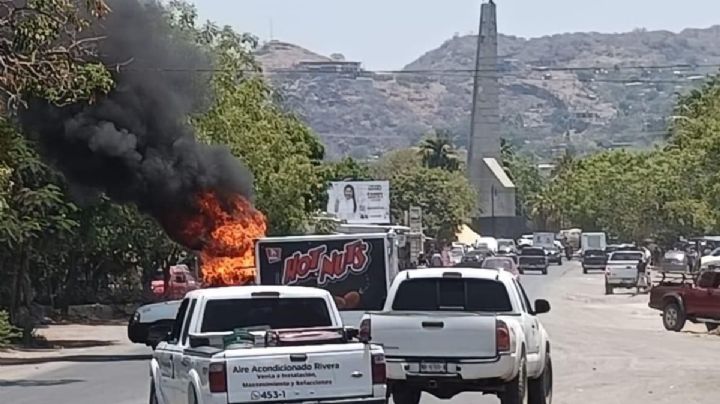 Los Viagras causan terror en Apatzingán y queman vehículos