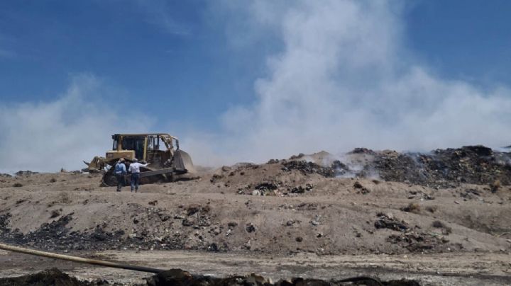 Apoya SMAOT a contener incendio de basurero en Apaseo El Grande