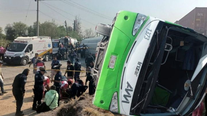 Tren embiste a un autobús de pasajeros en Hidalgo; una persona sin vida y 5 lesionados
